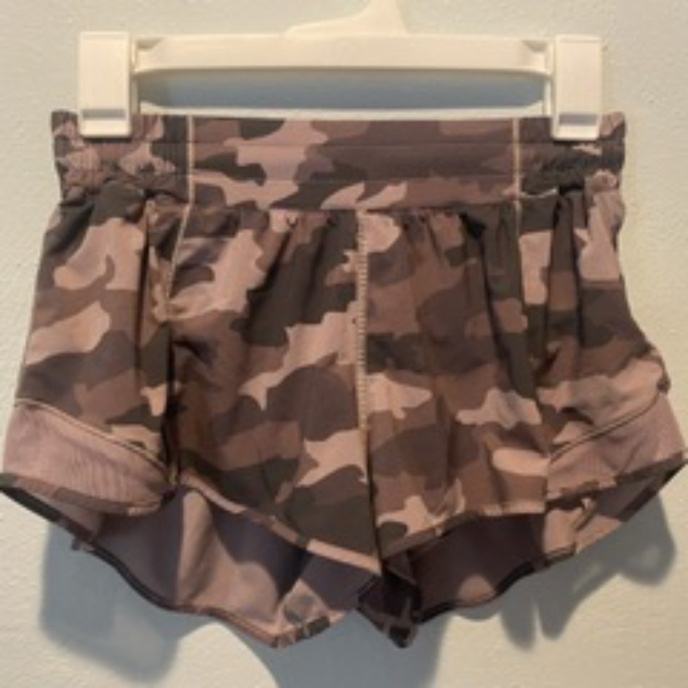 Lululemon hotty hot shorts 2.5”